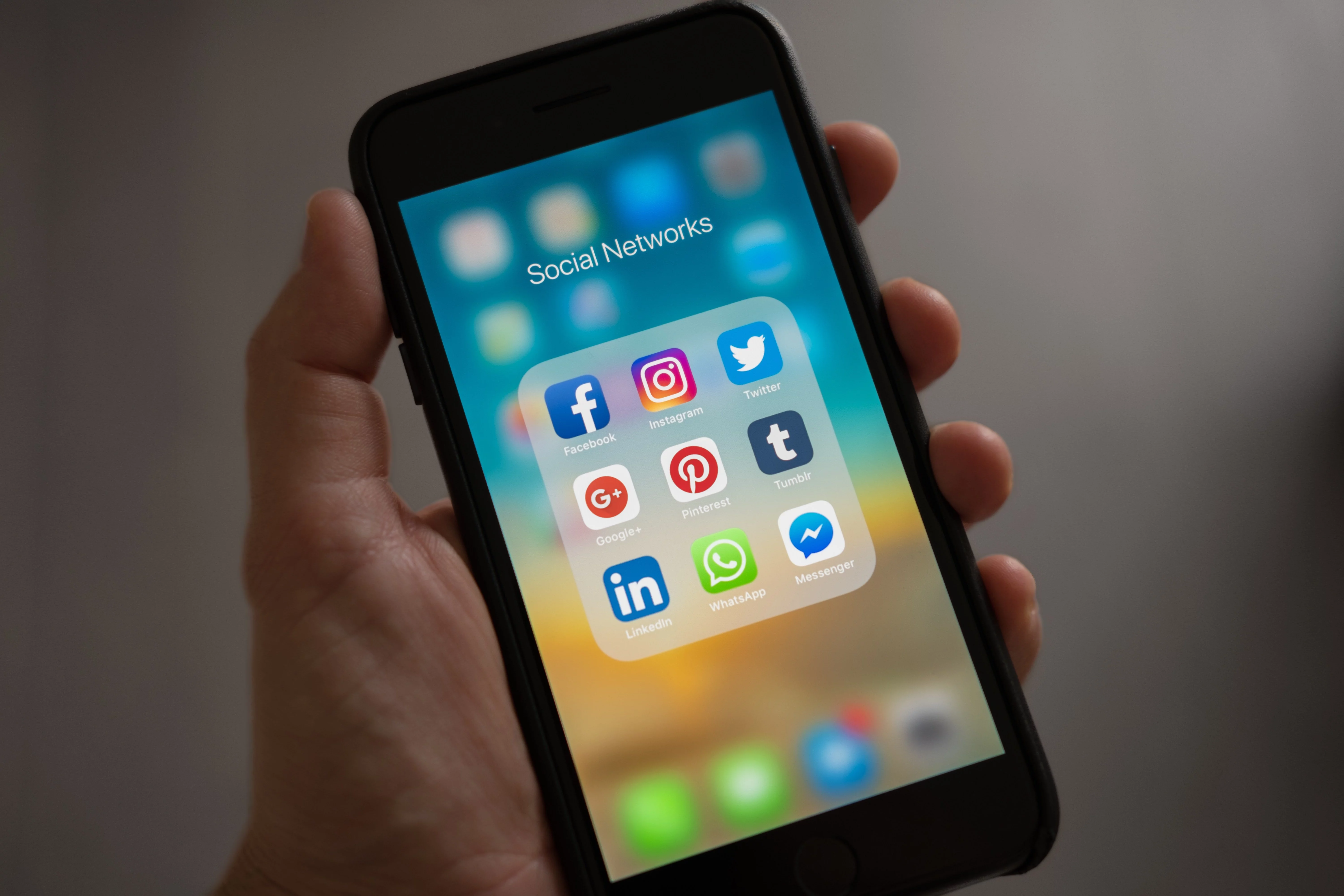 Generative AI: Redefining Content Creation and Customization in Mobile Applications